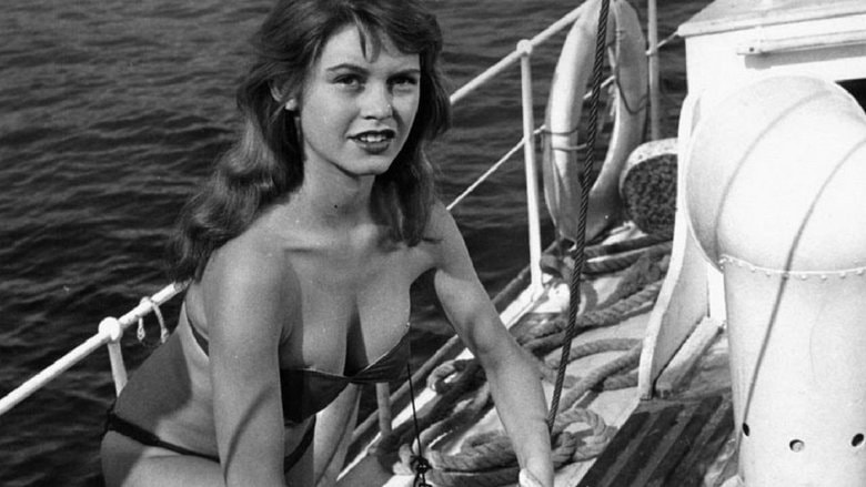 Manina, la fille sans voiles background